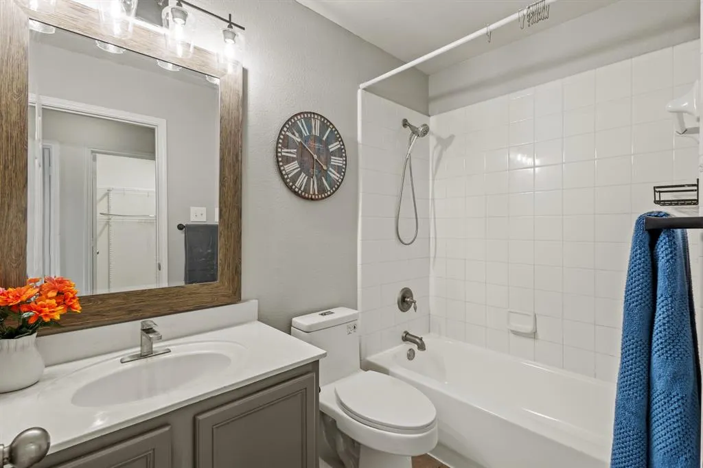 4076 Kyndra Circle