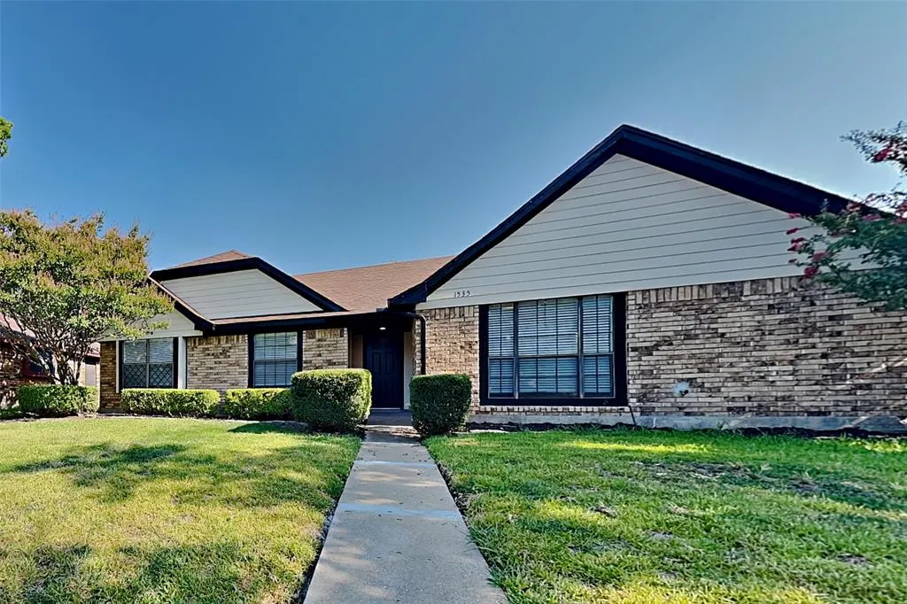 1535 Mayflower Drive
