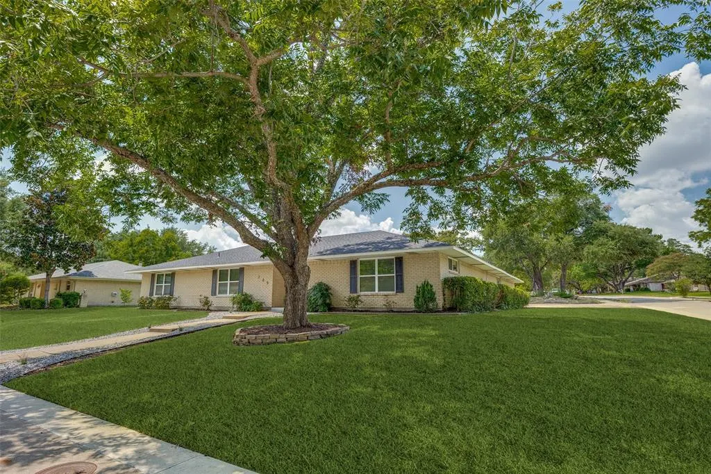 709 Westbrook Drive