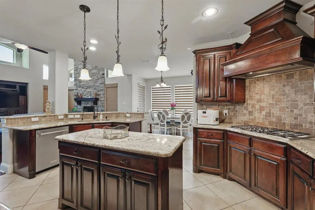 1525 Snowberry Drive