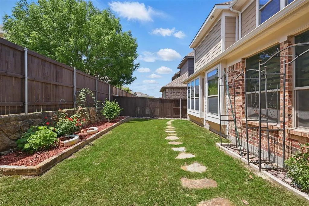 1525 Snowberry Drive