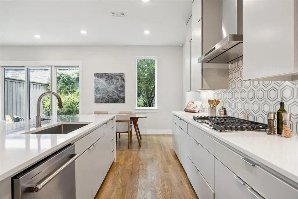 3943 Bowie Lane