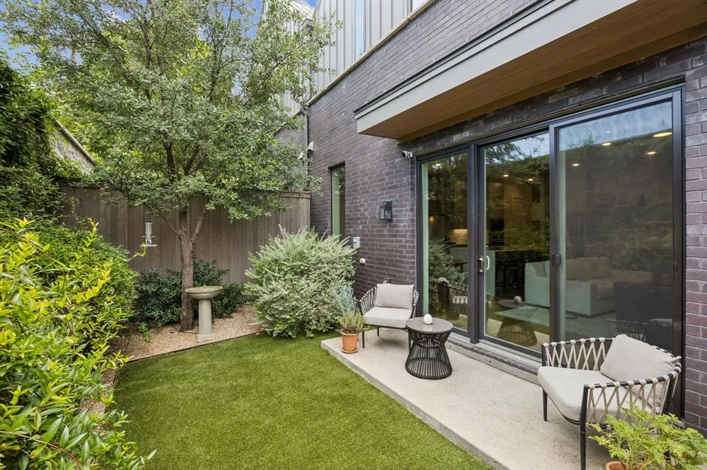 3943 Bowie Lane