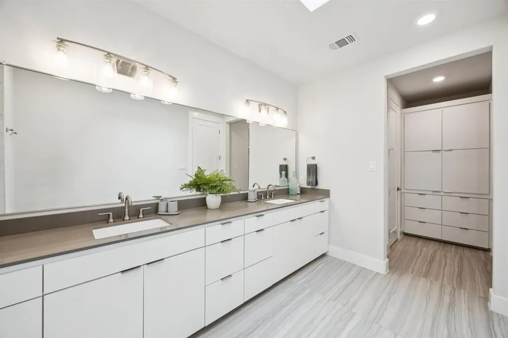 3943 Bowie Lane