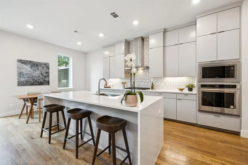 3943 Bowie Lane