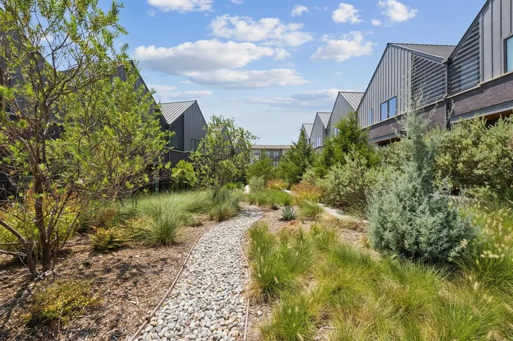 3943 Bowie Lane