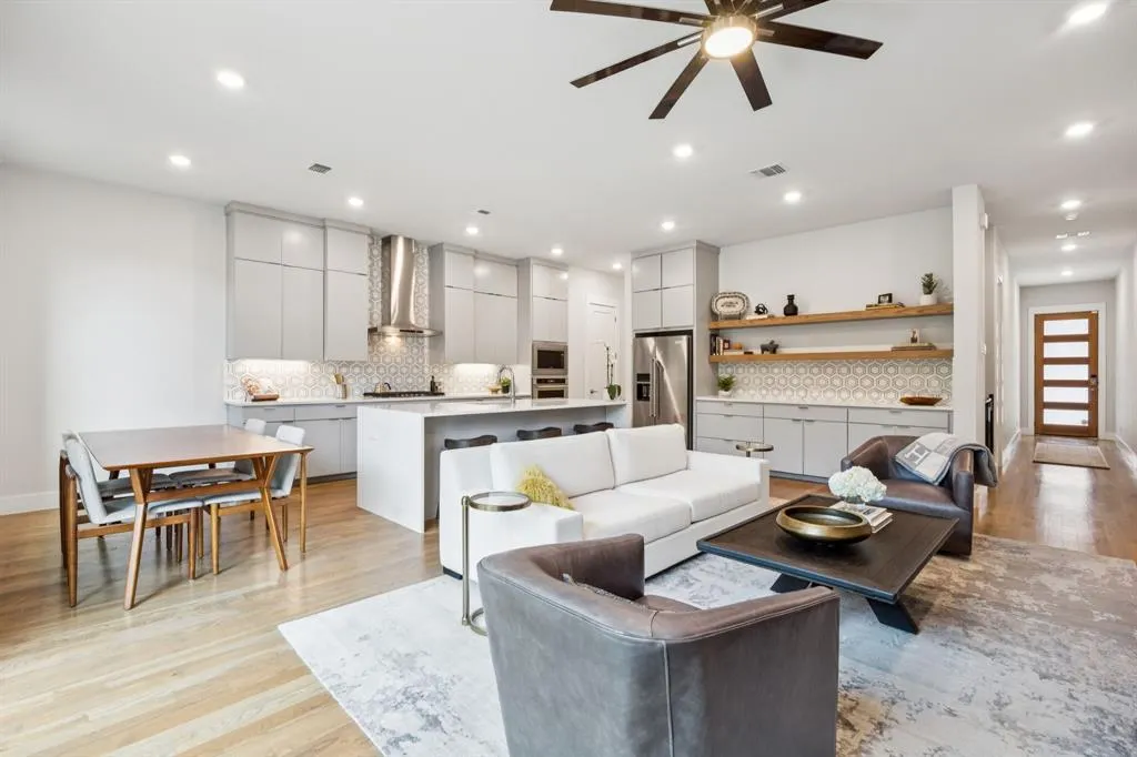 3943 Bowie Lane