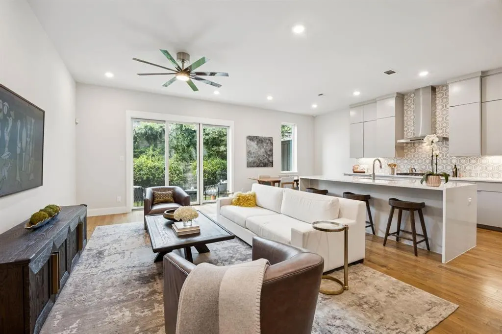 3943 Bowie Lane
