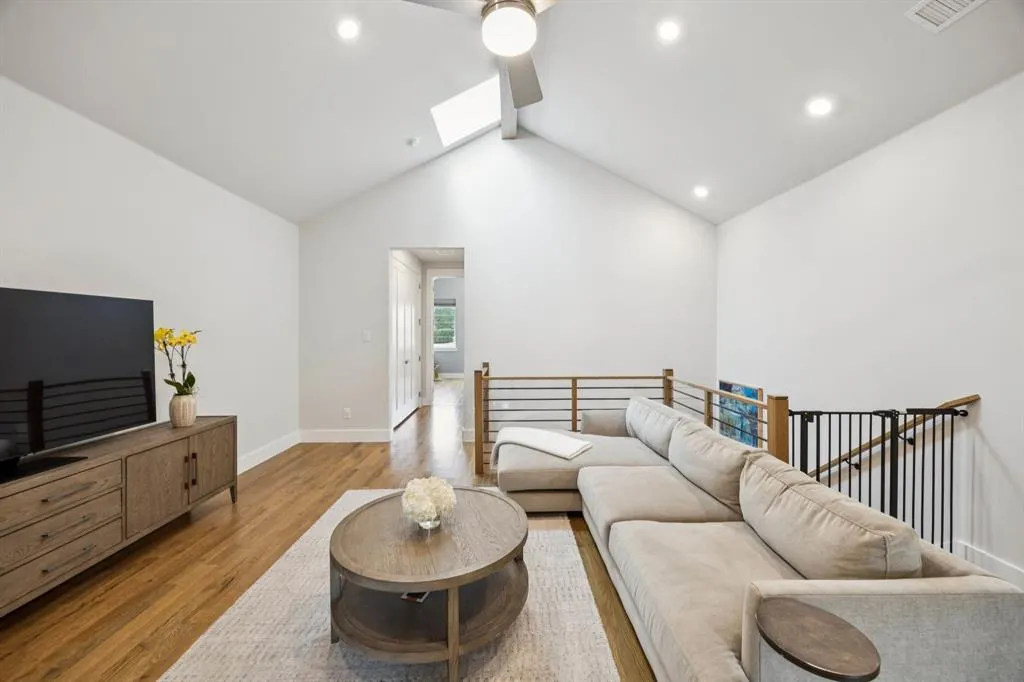 3943 Bowie Lane