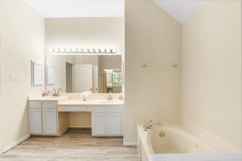 3136 Kettle River Court