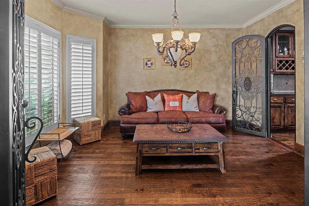 5318 Shoshone Drive