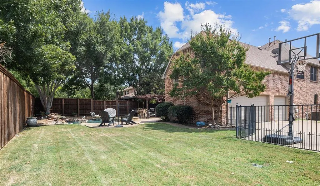 5318 Shoshone Drive