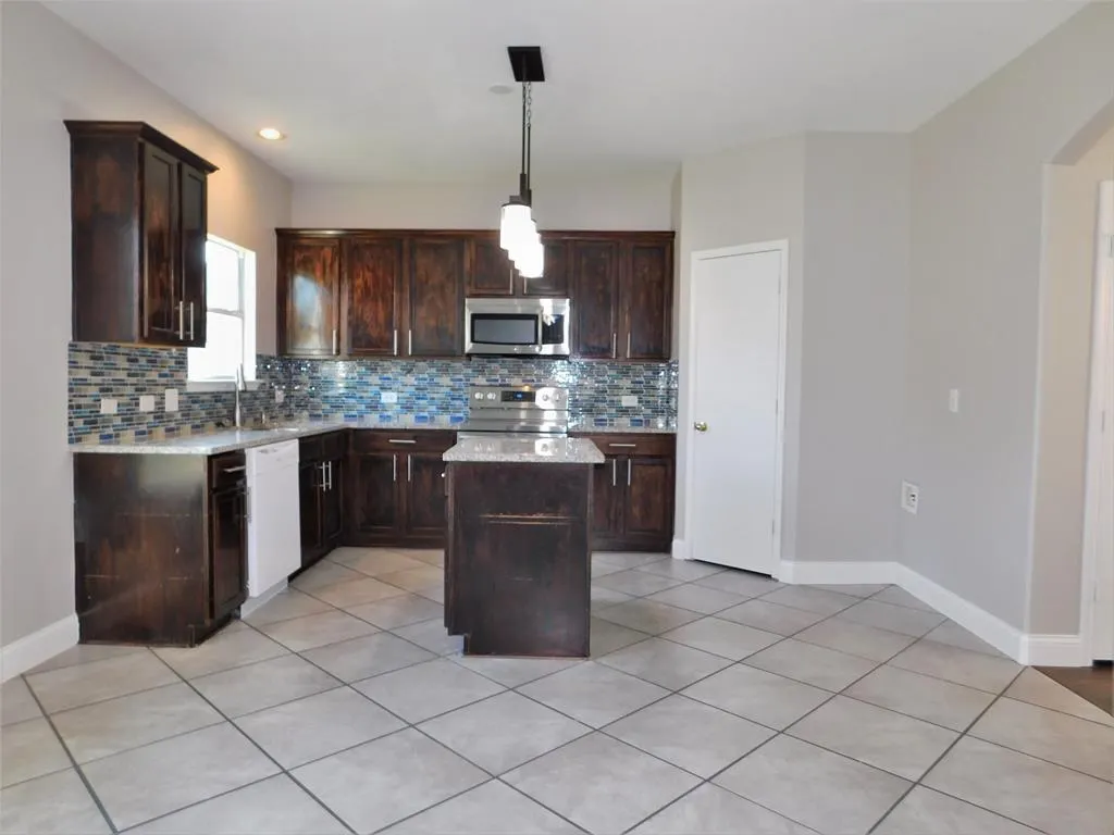 1107 Mockingbird Drive