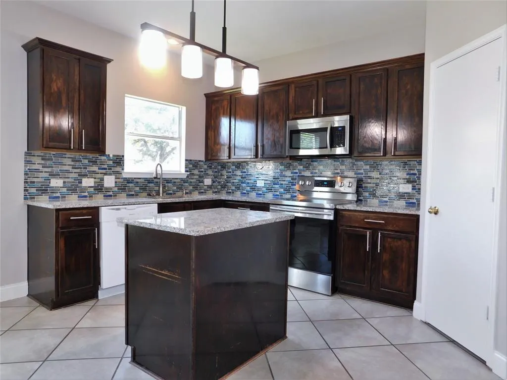1107 Mockingbird Drive