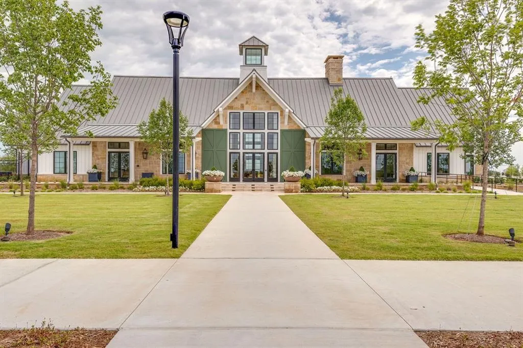 4212 Silver Spur Court