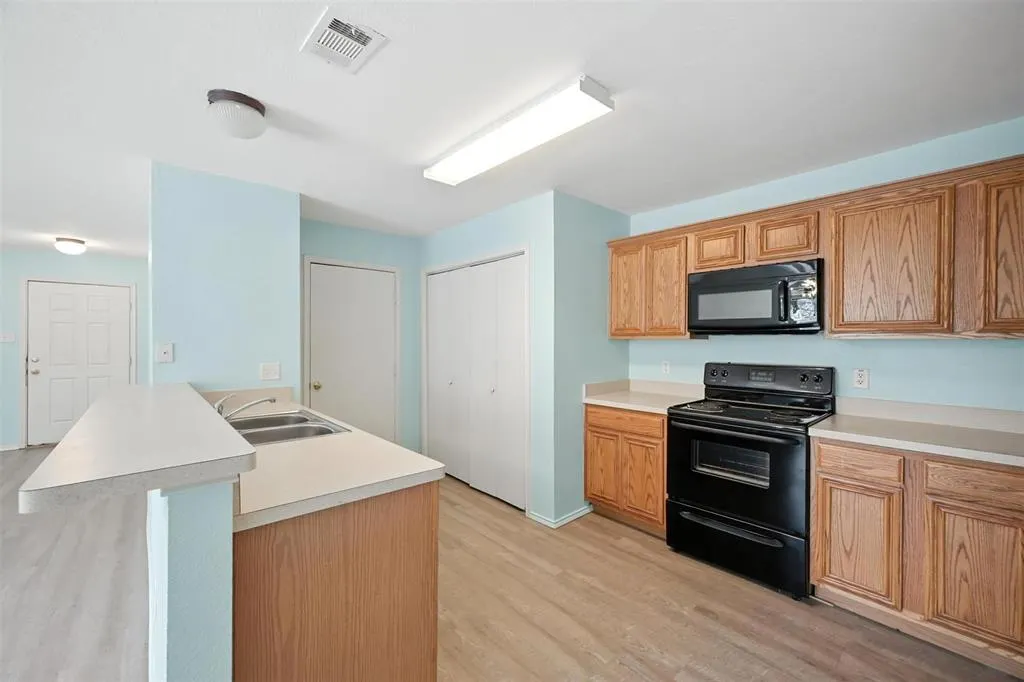 1782 Lago Vista