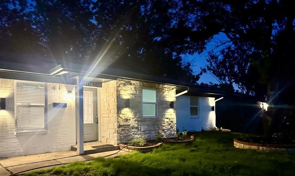 1720 Meadows Drive