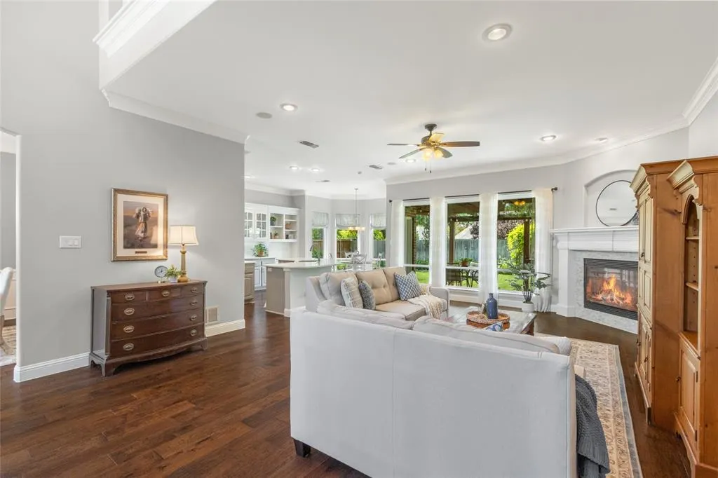 1812 Whitney Lane