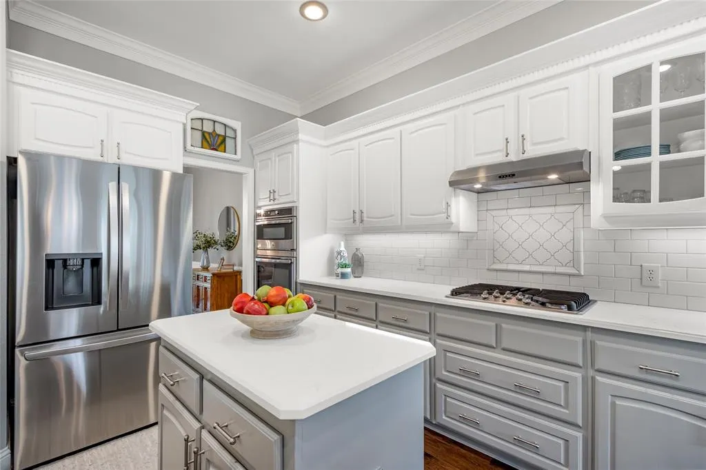 1812 Whitney Lane