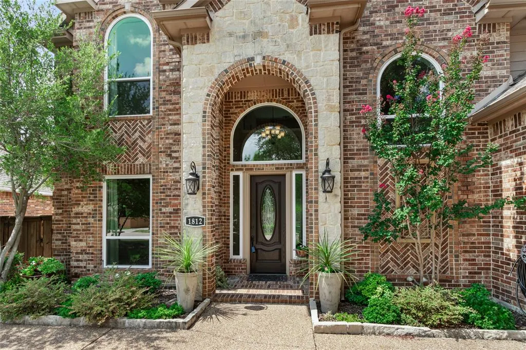 1812 Whitney Lane