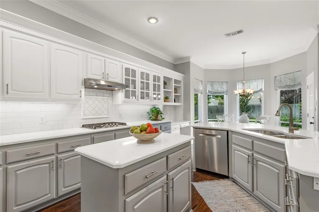 1812 Whitney Lane