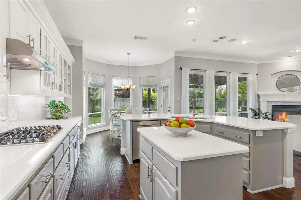 1812 Whitney Lane