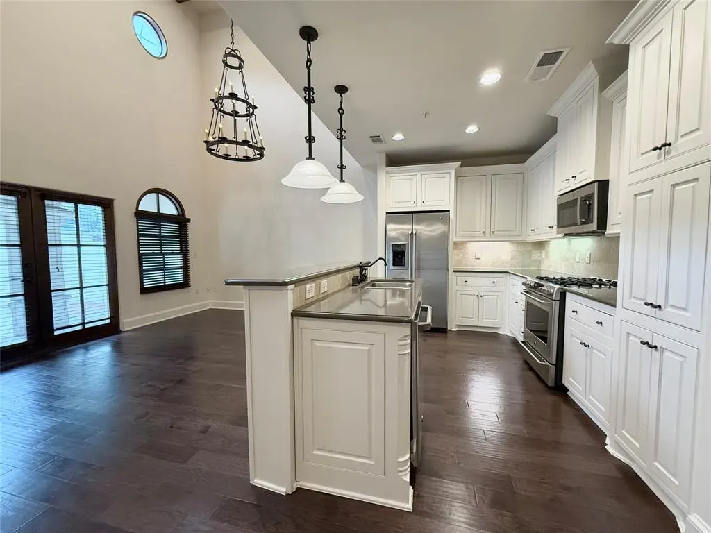 2510 N Henderson, #5