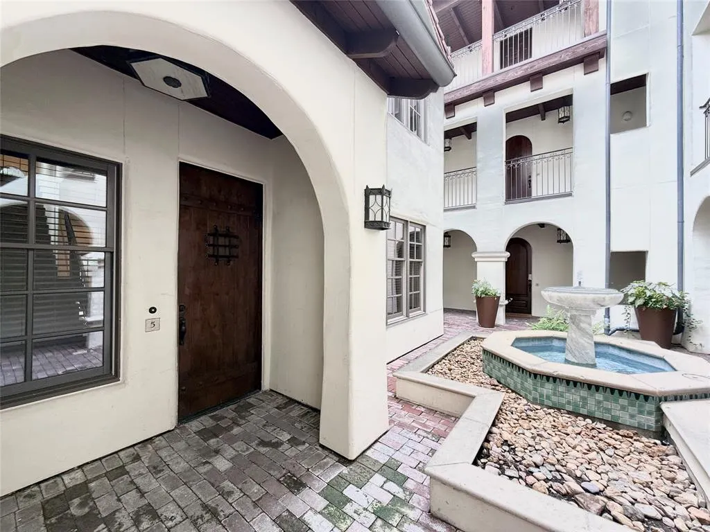 2510 N Henderson, #5