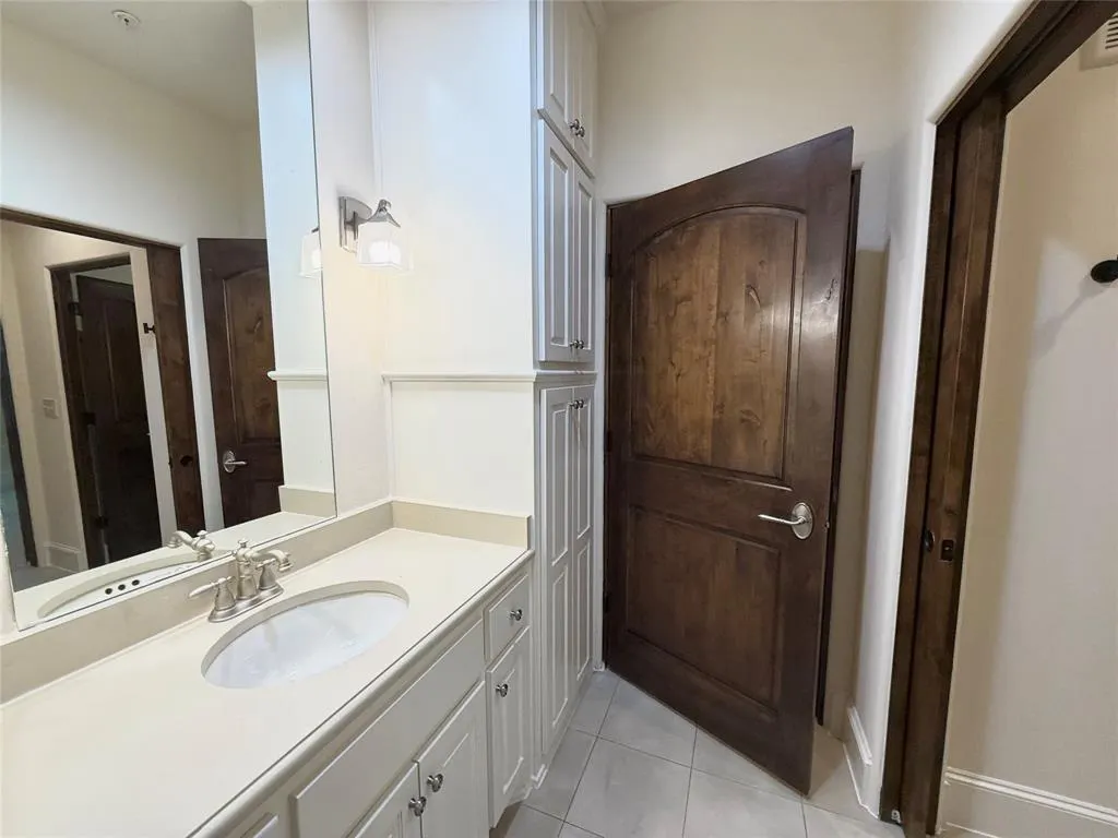 2510 N Henderson, #5