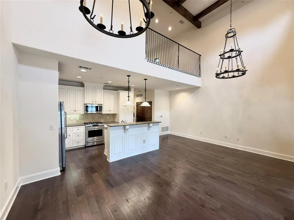 2510 N Henderson, #5