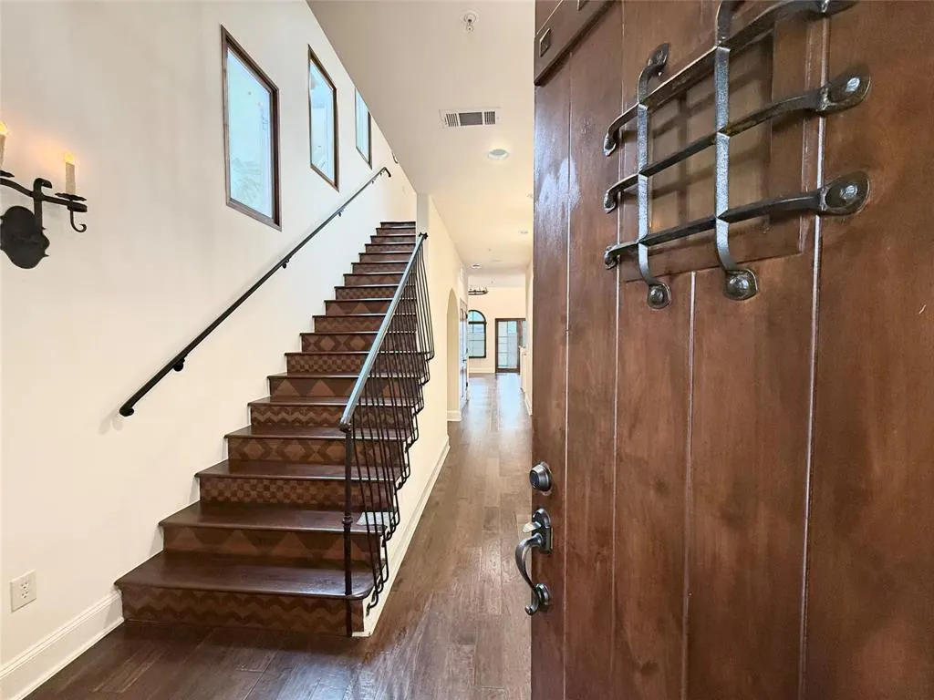 2510 N Henderson, #5