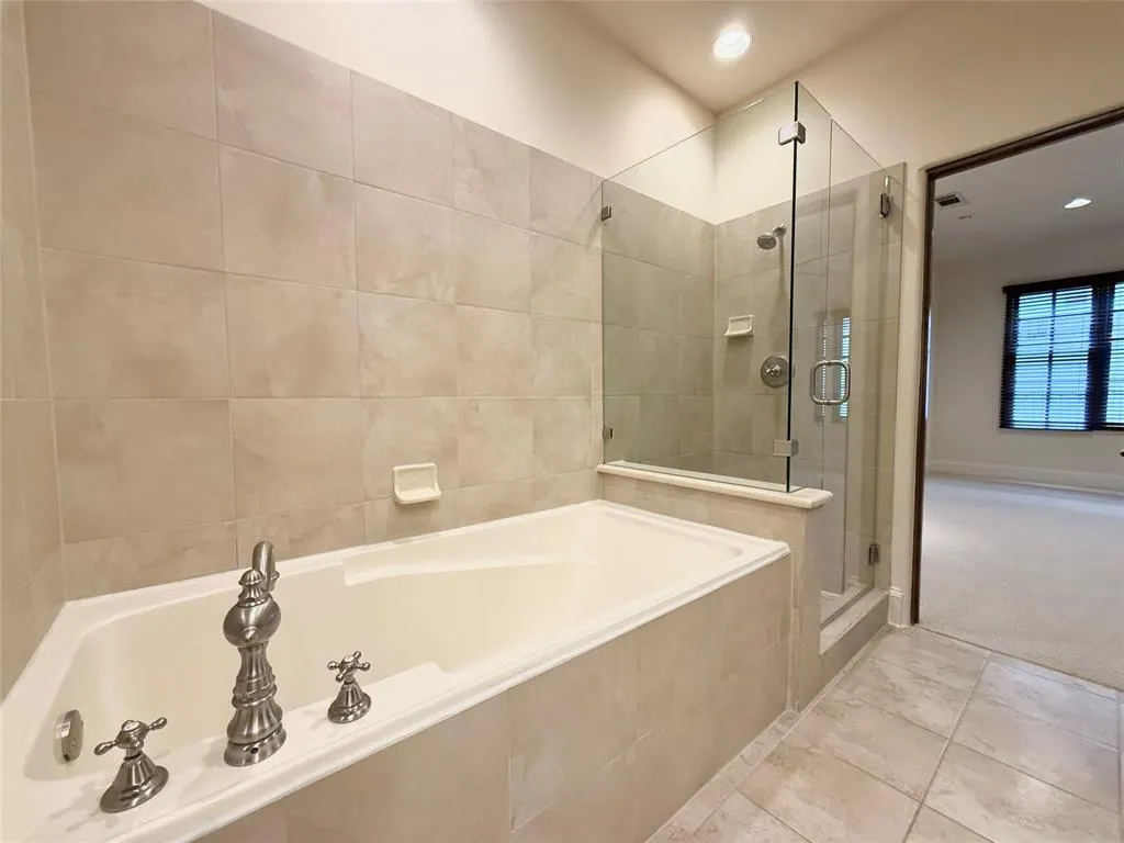 2510 N Henderson, #5