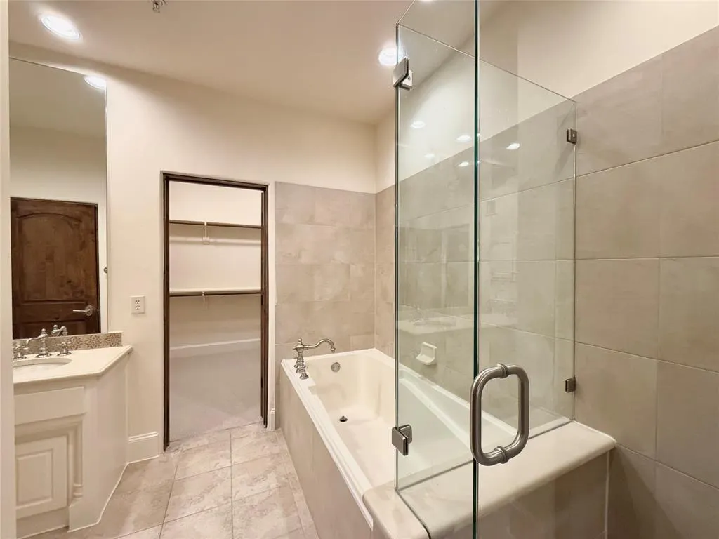 2510 N Henderson, #5