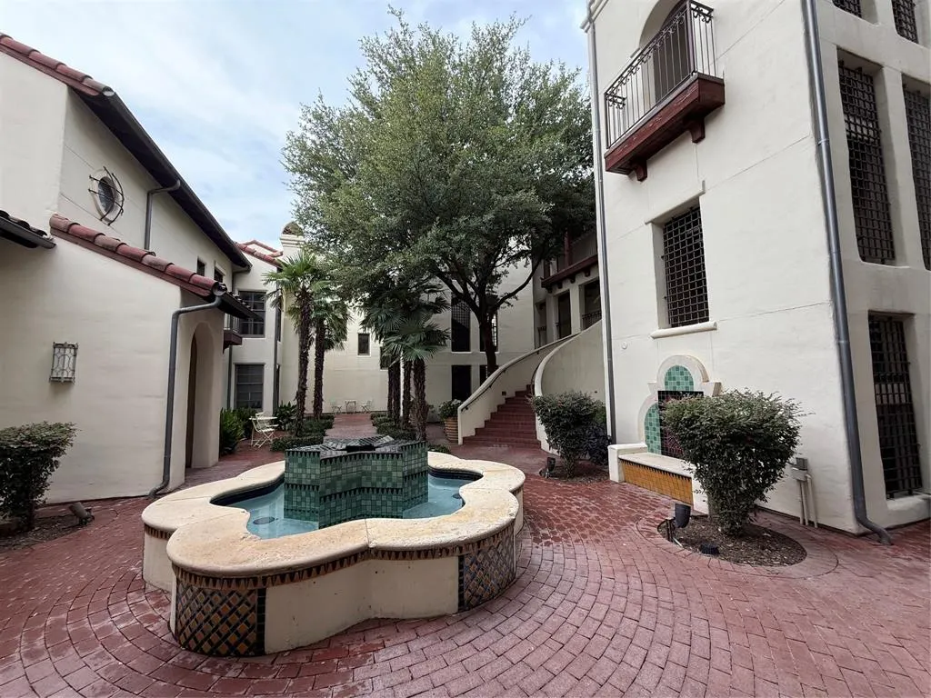 2510 N Henderson, #5