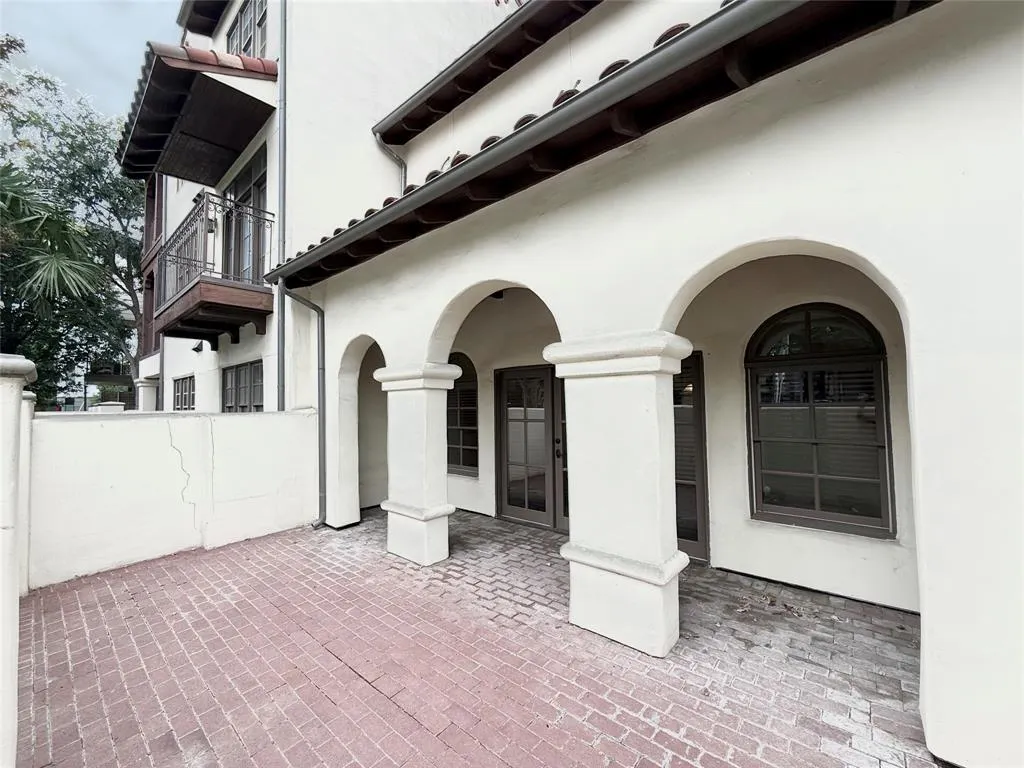 2510 N Henderson, #5