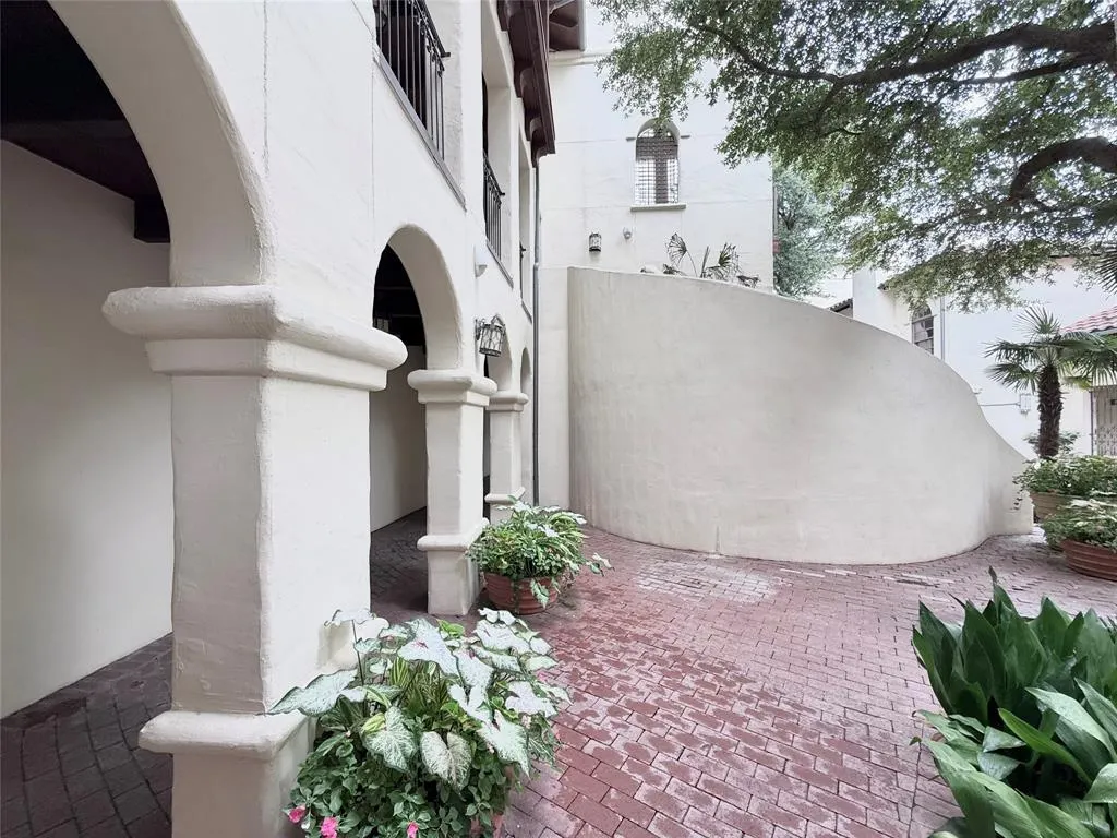 2510 N Henderson, #5