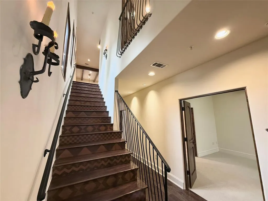 2510 N Henderson, #5