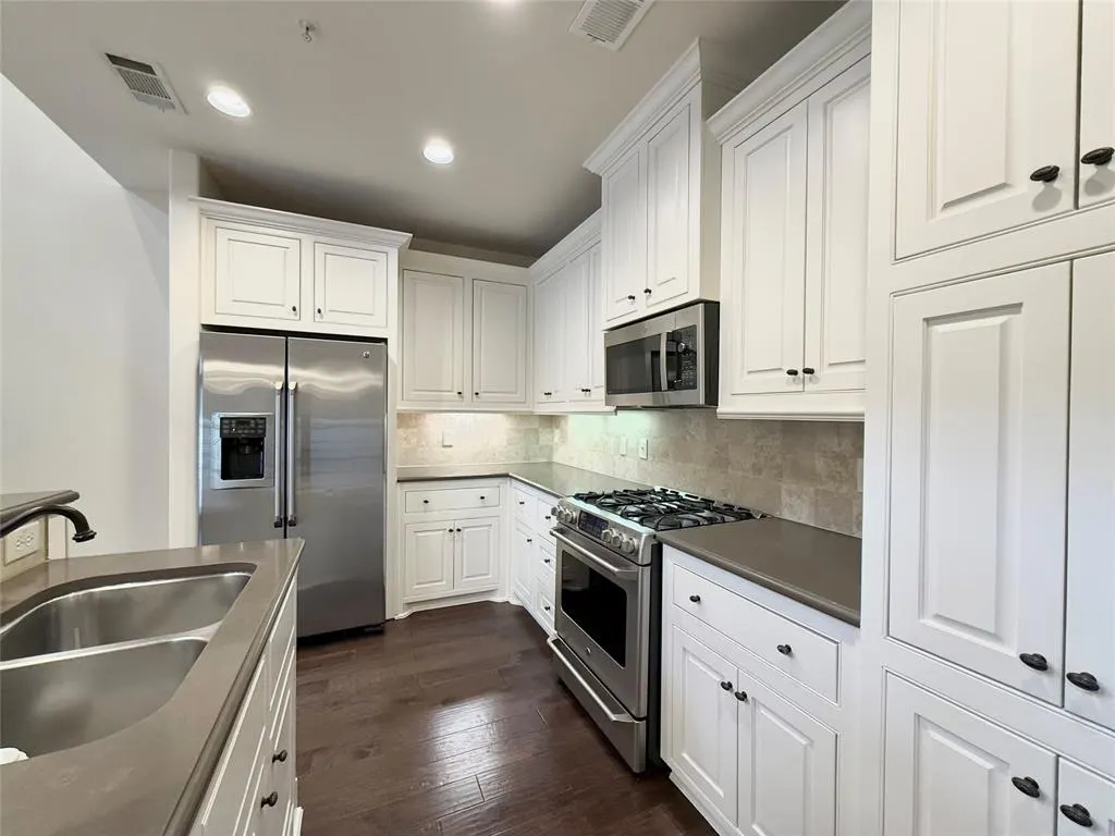 2510 N Henderson, #5