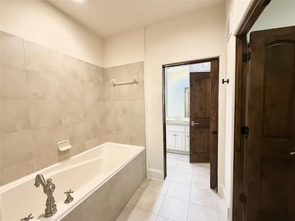2510 N Henderson, #5