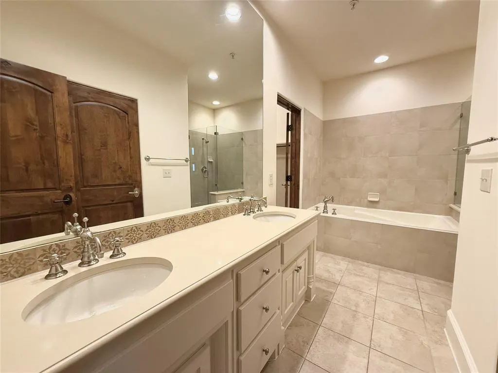 2510 N Henderson, #5