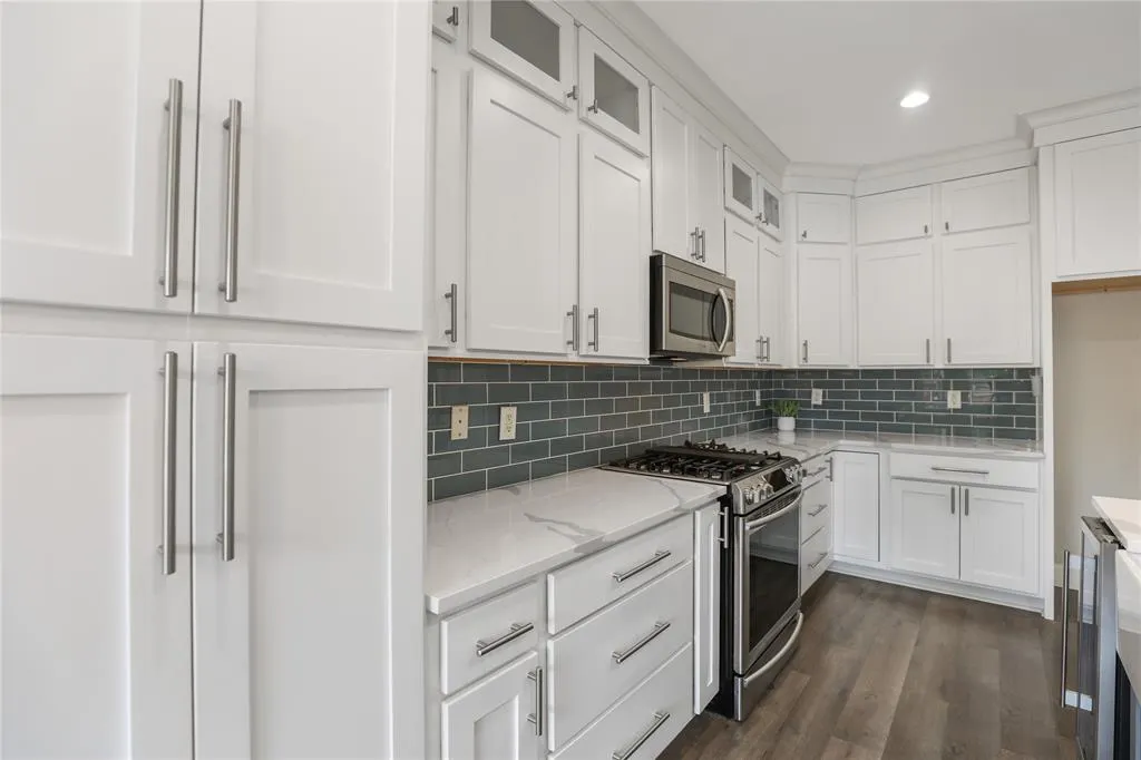 2400 New Glen Drive
