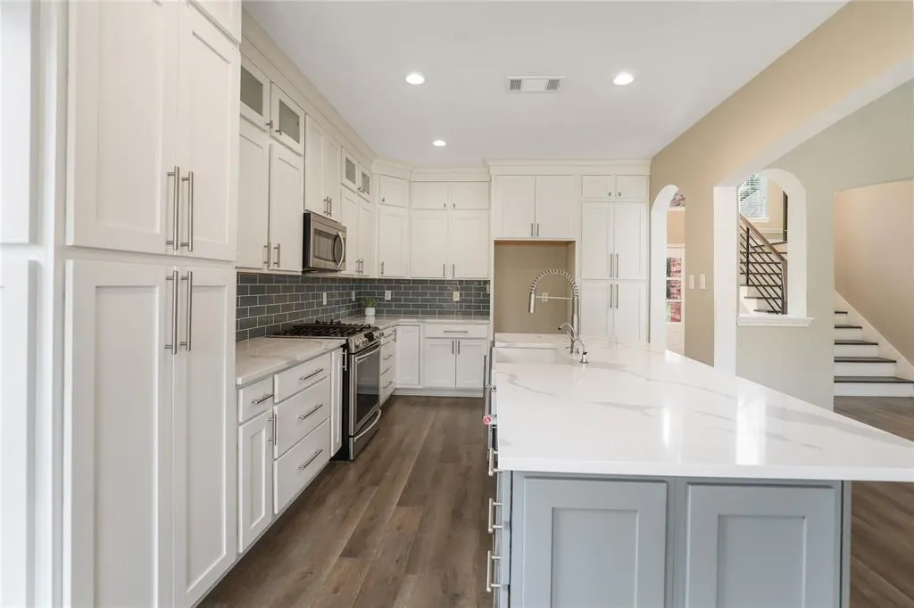 2400 New Glen Drive
