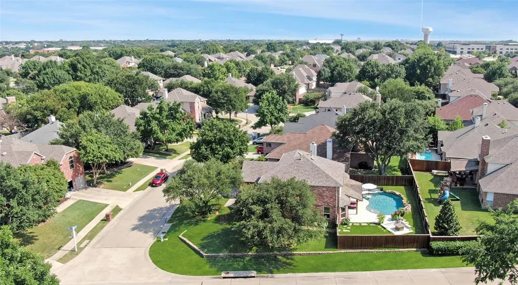 2400 New Glen Drive