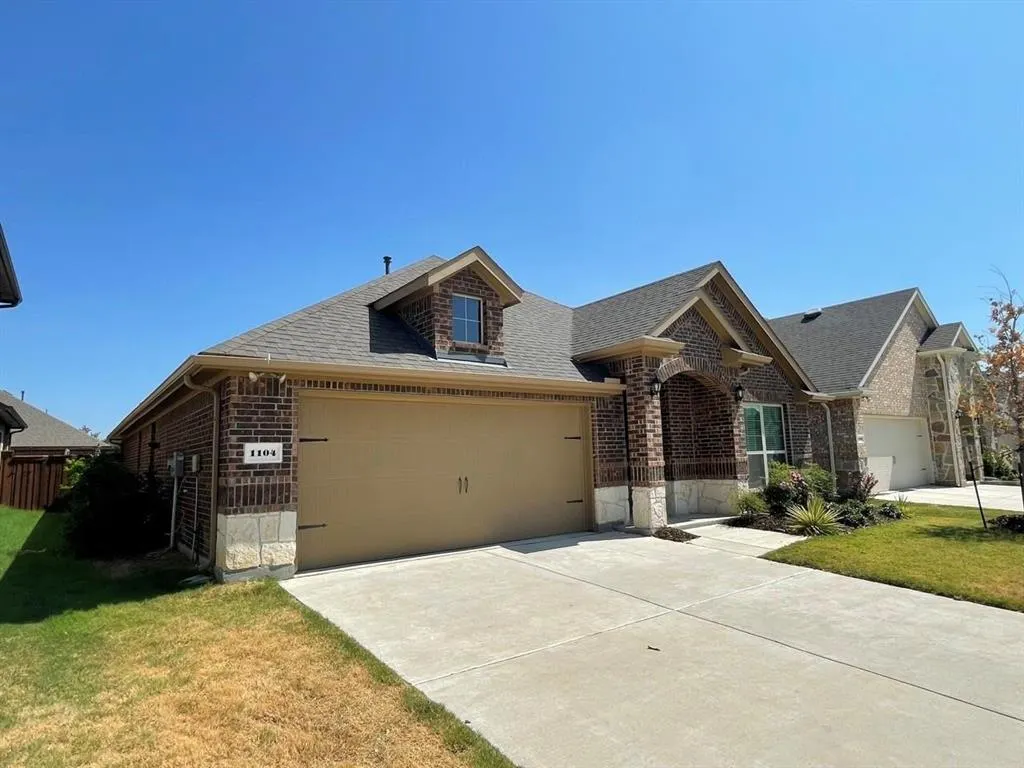 1104 Royal Lane