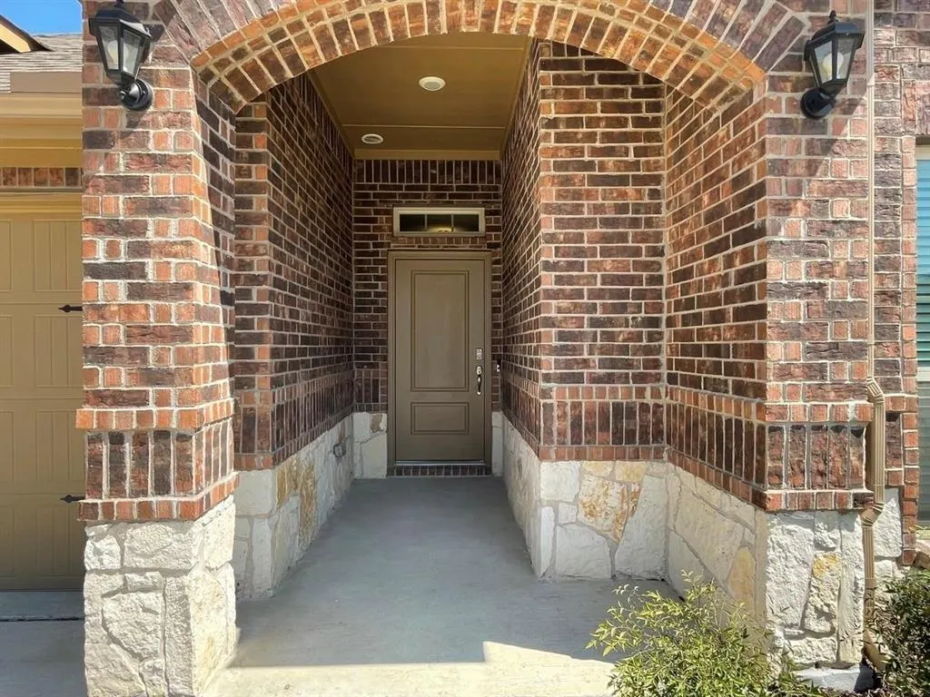 1104 Royal Lane