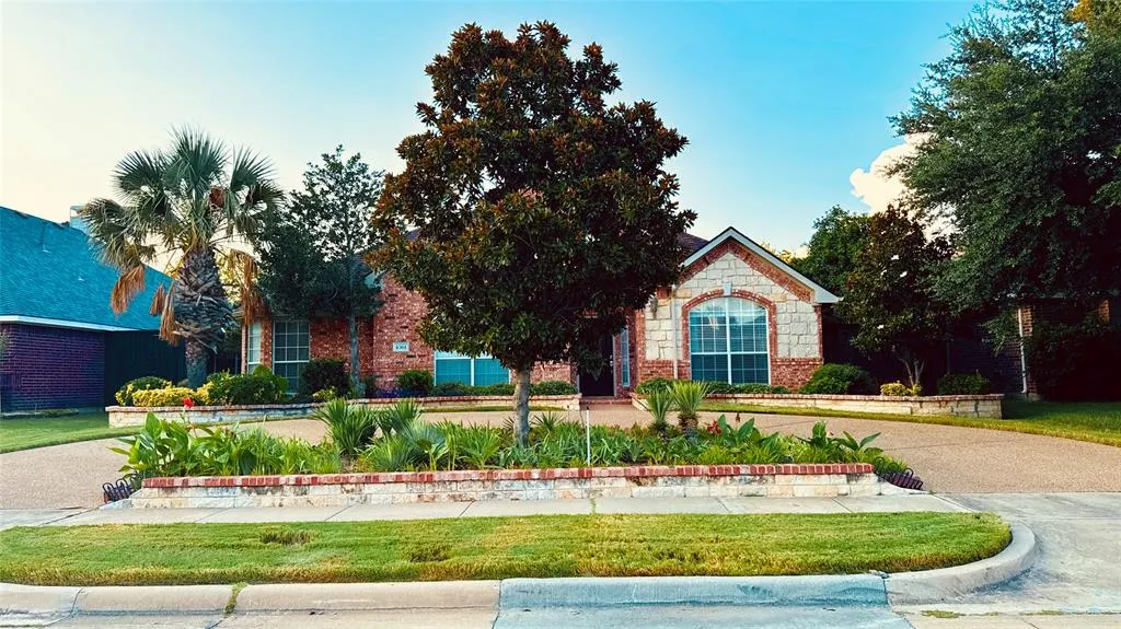 4561 Oak Shores Drive