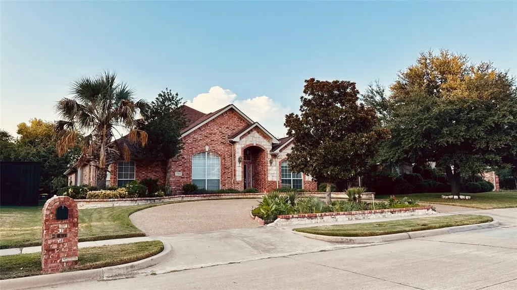 4561 Oak Shores Drive