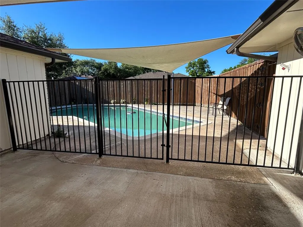 1104 Hillsdale Drive