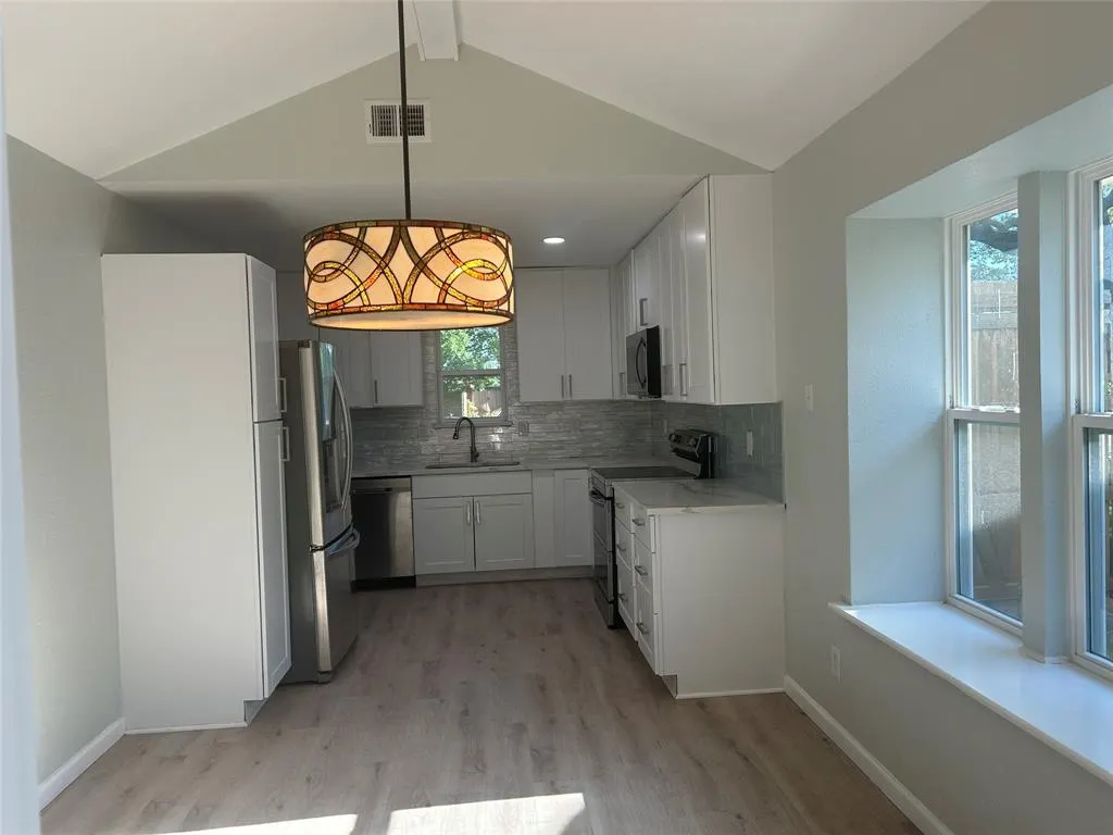 1104 Hillsdale Drive