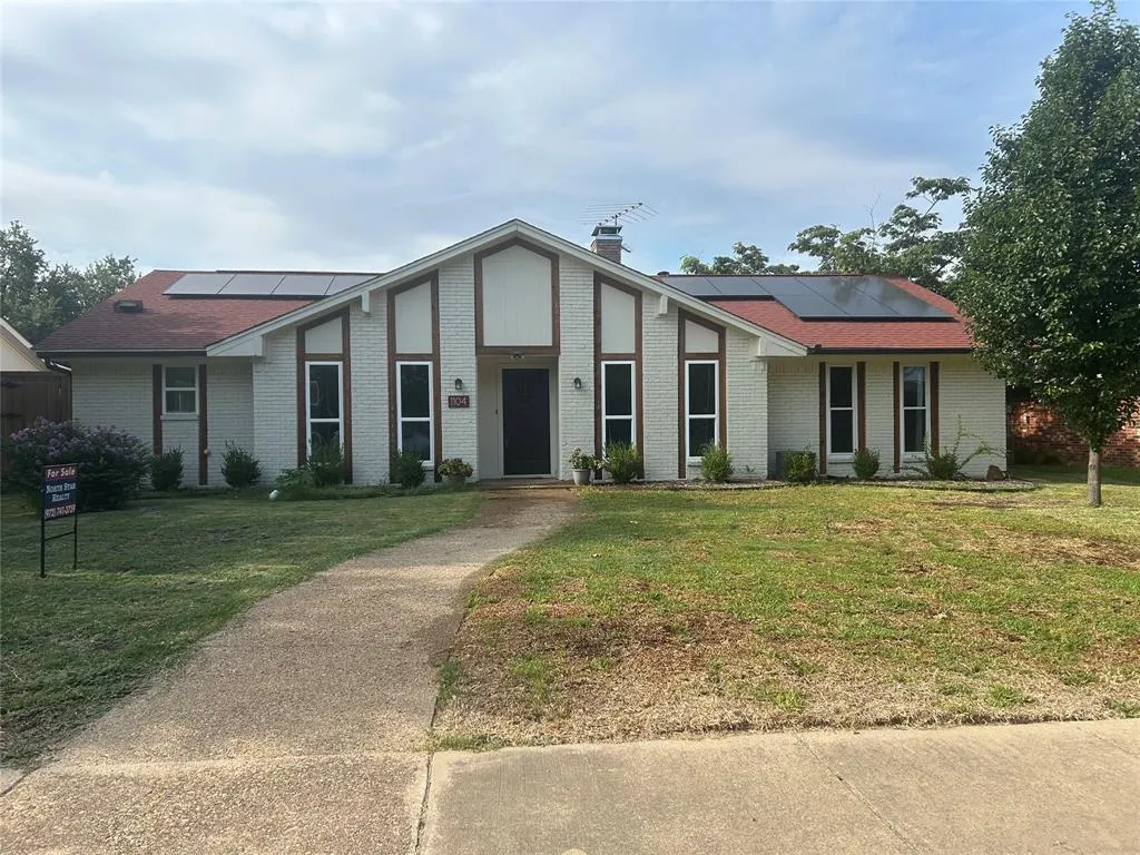 1104 Hillsdale Drive